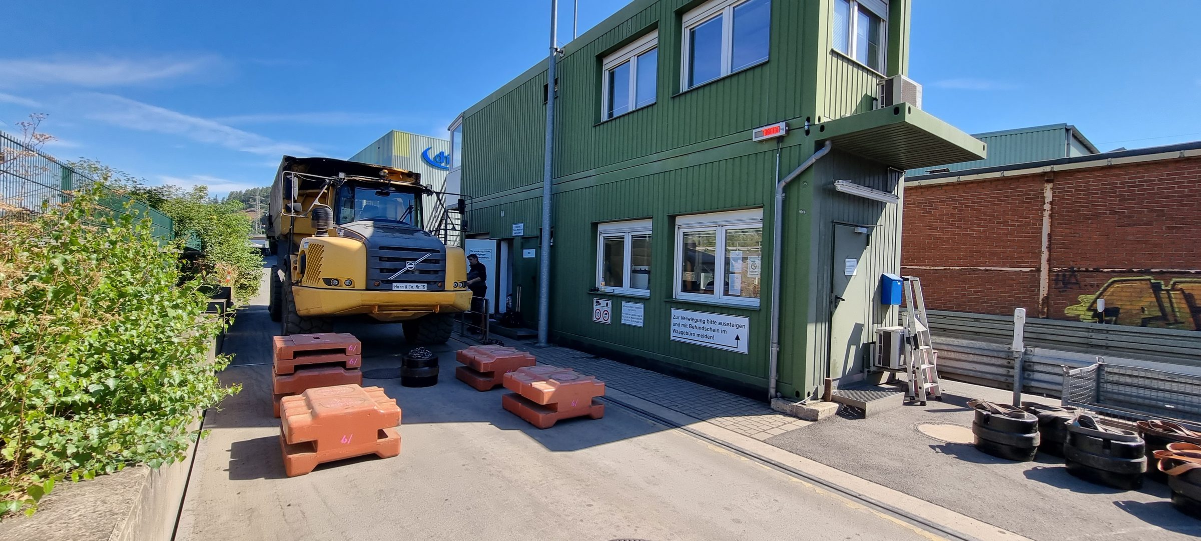 Fahrzeugwaage mit Dumper